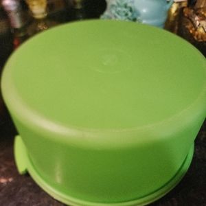 Tupperware Round Cake Holder
